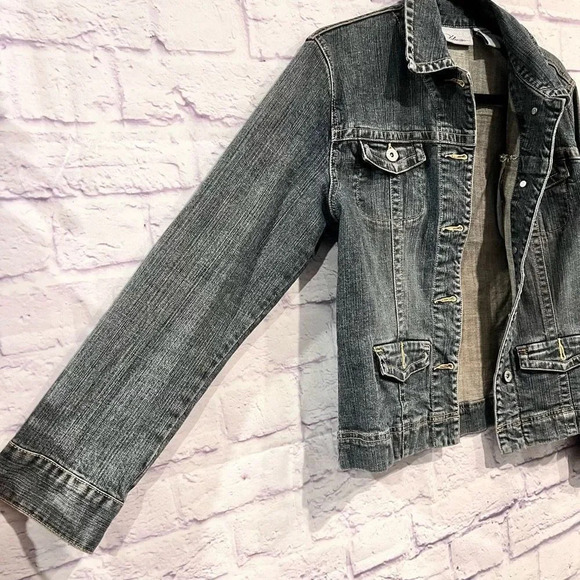 Chico's Platinum Blue Denim Long Sleeve Collared Button Front Jean Jacket - Picture 4 of 9